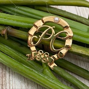 Vintage AVON PC President’s Club 88 Pearl Gold-tone Brooch